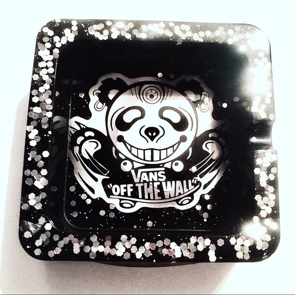 Ashtray - Picture 2 of 4